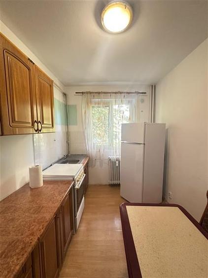 Apartament cu 2 camere nedecomandat în Podul de Piatră