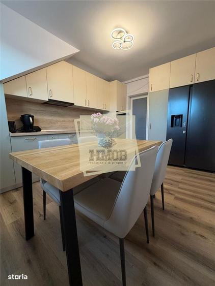 Apartament cu 4 camere decomandat în Central