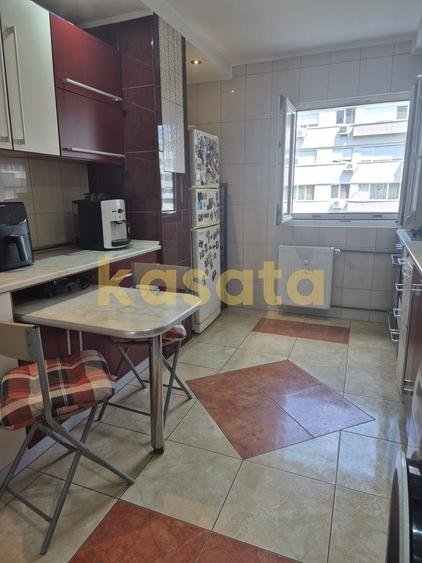 Apartament cu 3 camere semidecomandat, mobilat în Drumul Taberei
