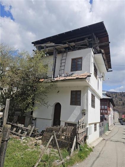 Casă individuală cu 3 camere cu Teren 72 Mp în Central