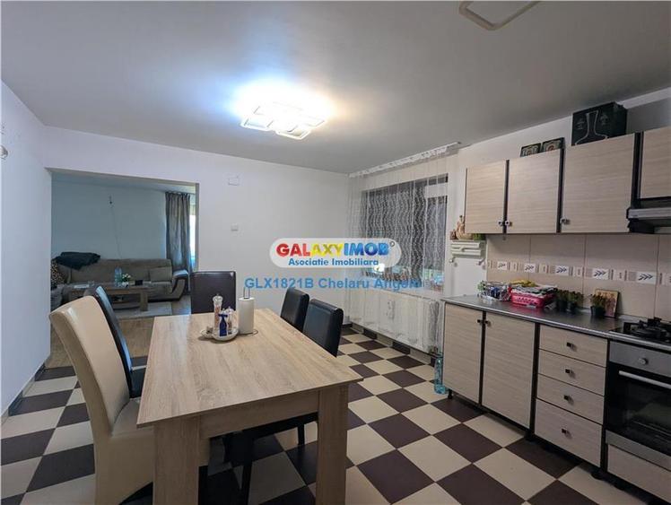 Casă cu 5 camere cu Garaj în Copăceni