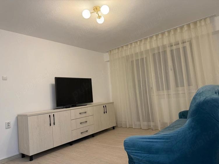 Apartament cu 3 camere semidecomandat în Central