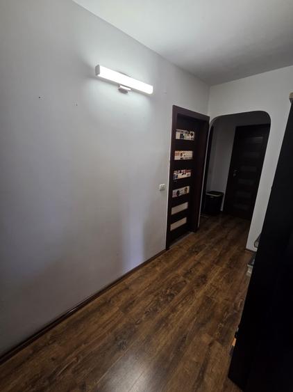 Apartament cu 4 camere decomandat în Drumul Taberei