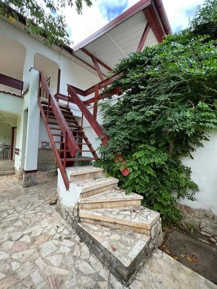 Casă cu 6 camere cu Teren 233 Mp în Central