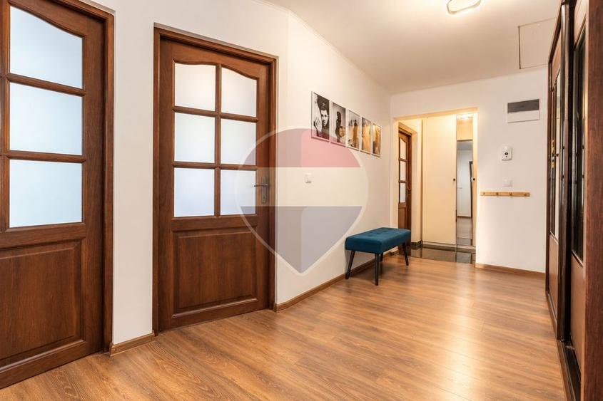 Apartament cu 4 camere decomandat, mobilat în Bucium