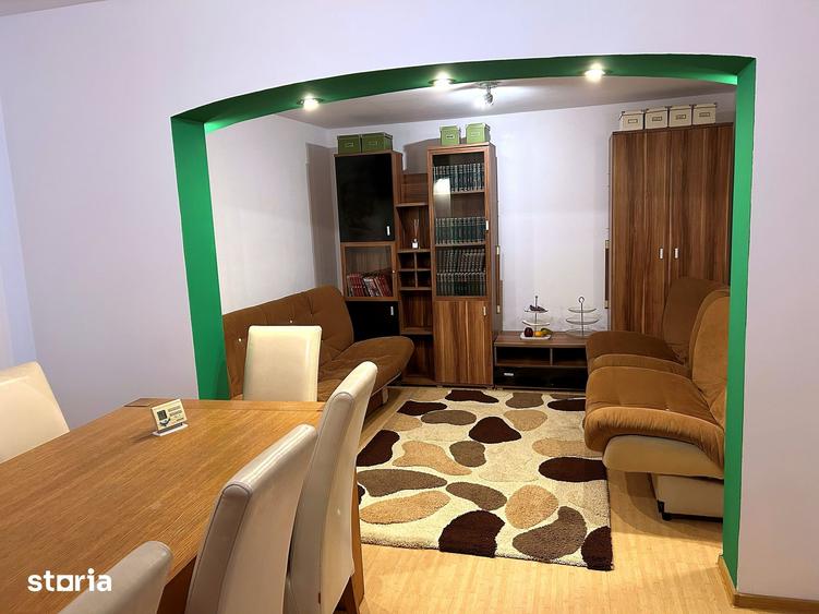 Casă cu 7 camere cu Teren 378 Mp în Vest