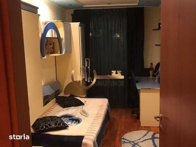Apartament cu 4 camere decomandat în Central