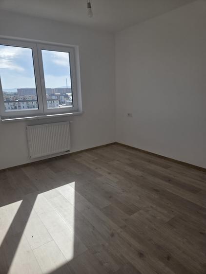 Apartament cu 2 camere decomandat în Tractorul