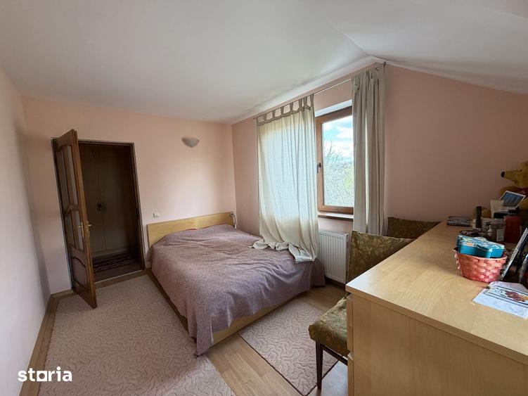 Casă cu 4 camere decomandat cu Teren 920 Mp în Central