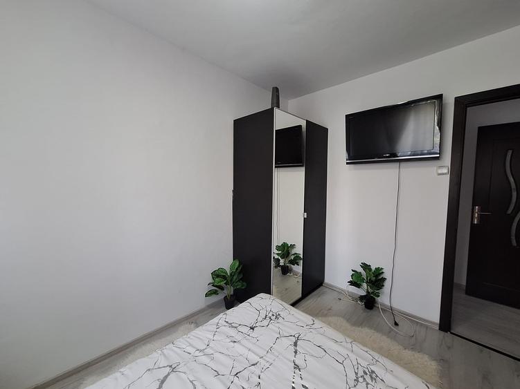 Apartament cu 3 camere semidecomandat, mobilat în Girocului