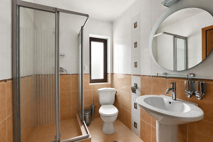 Casă individuală cu 7 camere cu Canalizare în Cioplea