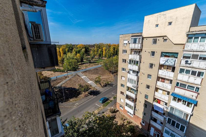 Apartament cu 5 camere semidecomandat în Micălaca