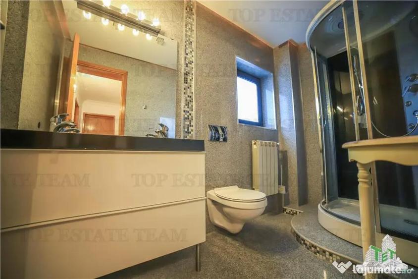Casă cu 7 camere cu Teren 300 Mp în Central