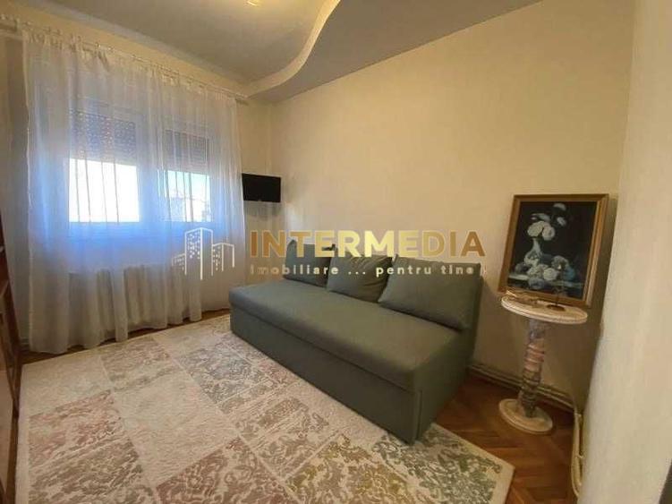 Apartament cu 3 camere decomandat, mobilat în Cetate