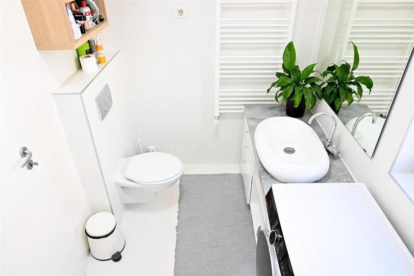 Apartament cu 3 camere semidecomandat, mobilat în Pipera