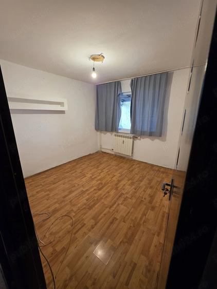 Apartament cu 2 camere semidecomandat în Craiovița Nouă