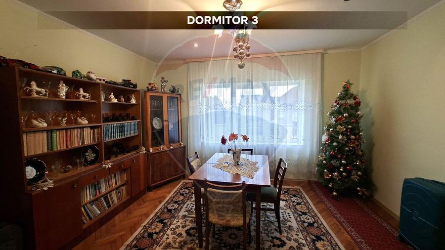 Casă cu 4 camere cu Teren 1295 Mp în Central
