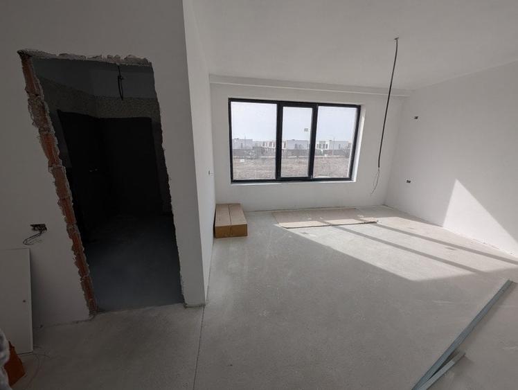 Casă individuală cu 4 camere cu Teren 350 Mp în Tunari