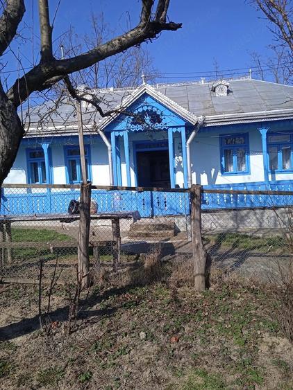 Casă cu Teren 1600 Mp în Orășeni-Vale
