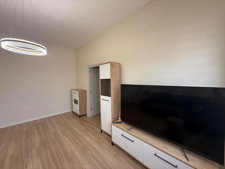 Apartament cu 3 camere semidecomandat în Ultracentral