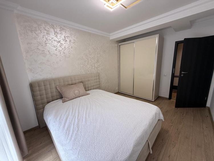 Apartament cu 4 camere decomandat în Drumul Taberei