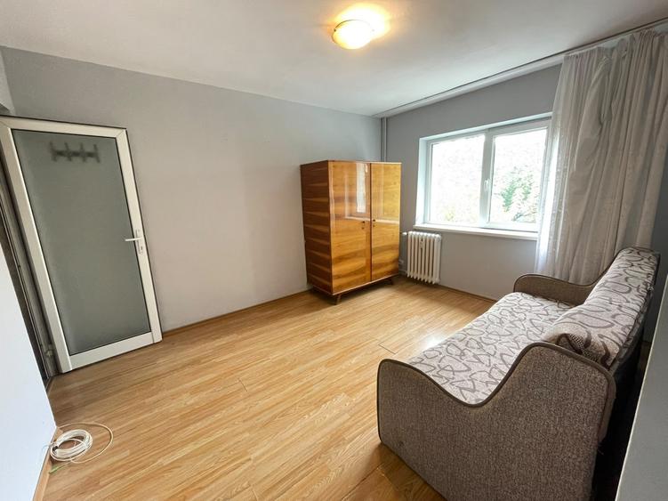 Apartament cu 2 camere nedecomandat în Podu Roș