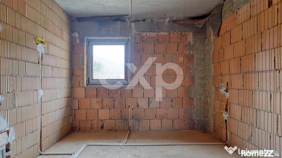 Casă cu 7 camere cu Teren 1000 Mp în Malul Ursului