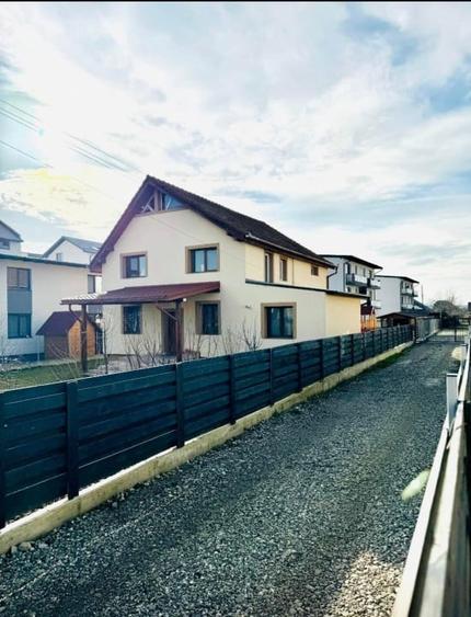 Casă individuală cu 4 camere cu Canalizare în Apahida
