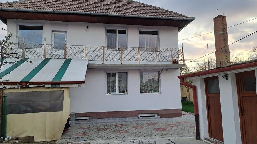 Casă individuală cu 5 camere cu Canalizare în Central