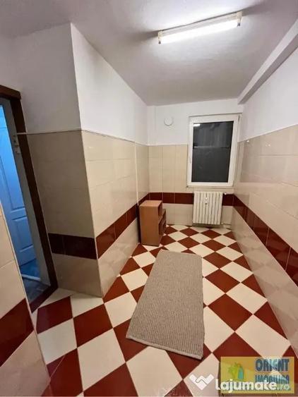 Centru, Colonadelor, de inchiriat 2 camere, nemobilat, parter - 3