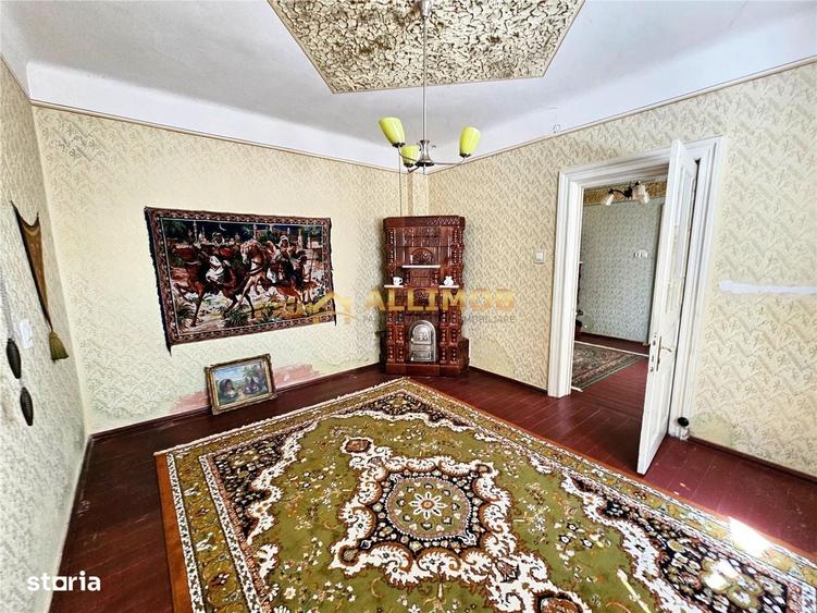 Casă cu 4 camere semidecomandat cu Teren 274 Mp în Central