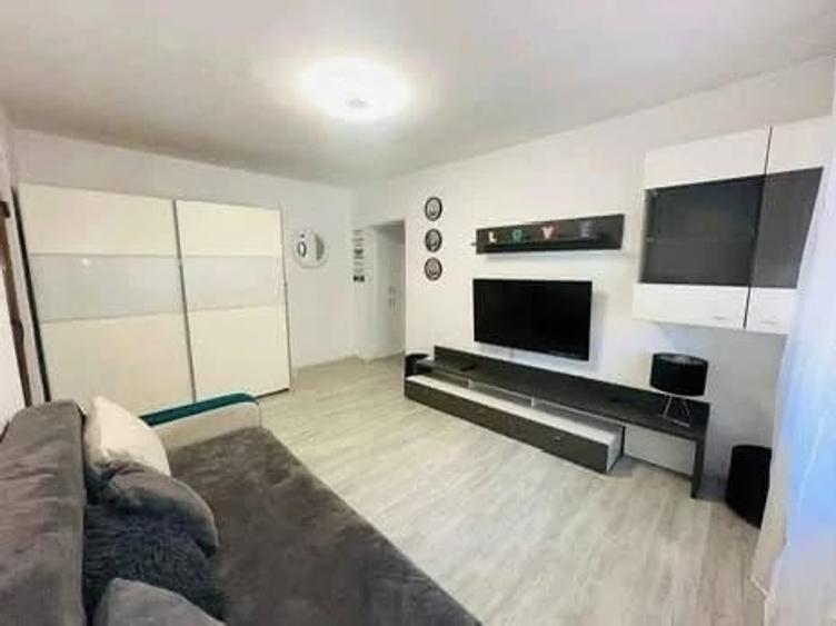 Apartament cu 2 camere semidecomandat în Intim