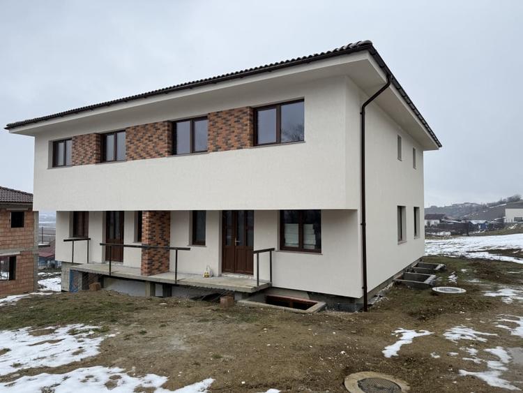 Duplex cu 4 camere cu Canalizare în Apahida