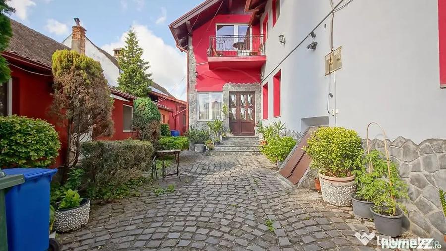 Casă cu 5 camere cu Teren 789 Mp în Central