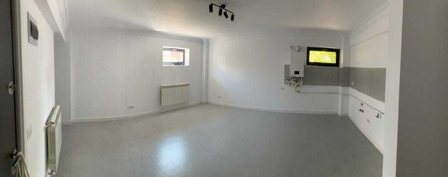 Apartament cu 6 camere semidecomandat în Valea Adâncă