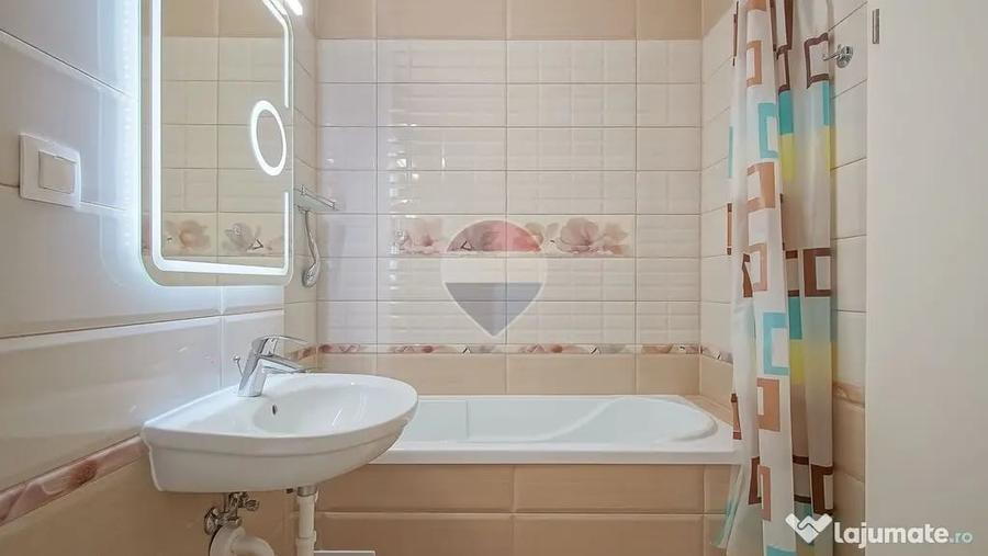 Apartament cu 3 camere decomandat în Tractorul