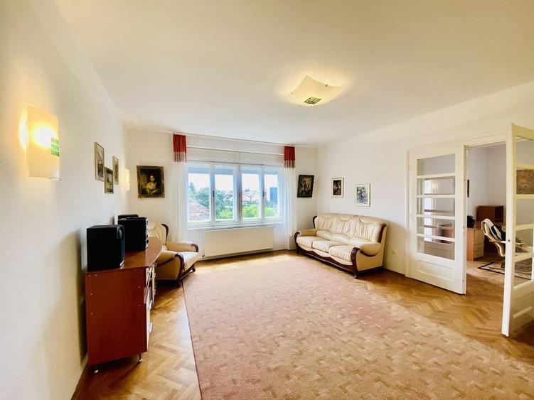 Apartament cu 4 camere în Sub Arini