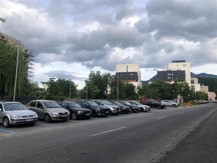 Apartament cu 4 camere decomandat, mobilat în Noua