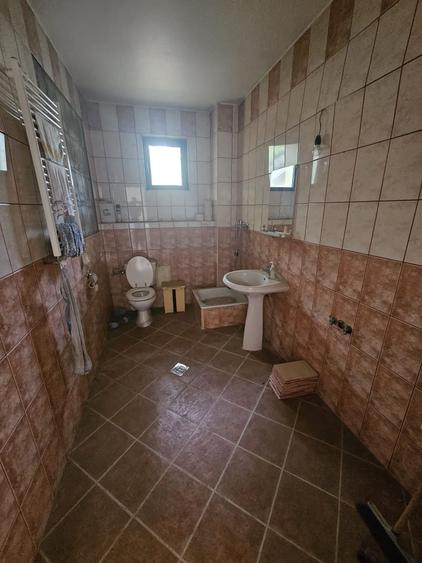 Casă individuală cu 5 camere cu Canalizare în Odăi