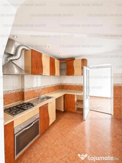 Casă cu 5 camere cu Teren 500 Mp în Răcădău