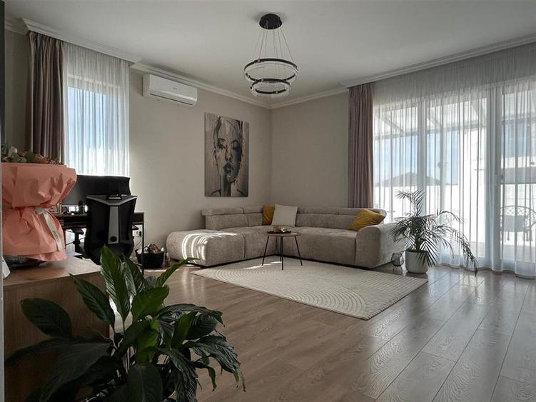 Casă cu 4 camere cu Teren 373 Mp în Nufărul