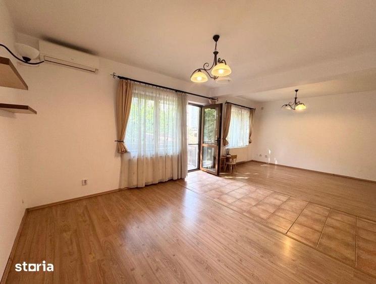 Casă cu 8 camere cu Teren 250 Mp în Tei