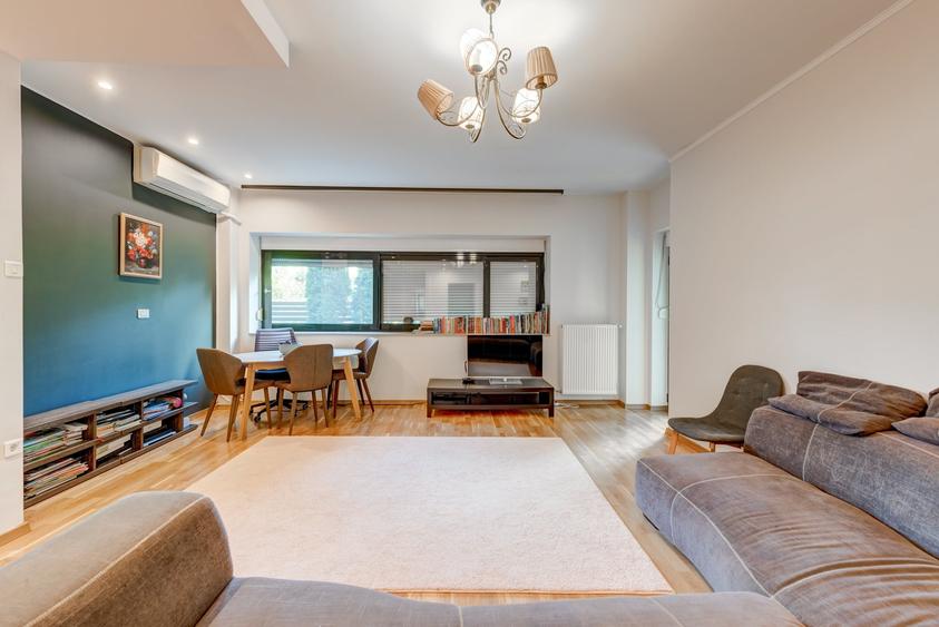 Apartament cu 3 camere semidecomandat, mobilat în Băneasa