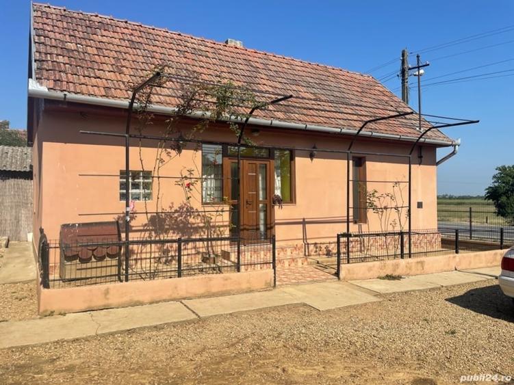 Casă cu 2 camere cu Teren 1439 Mp în Cadea