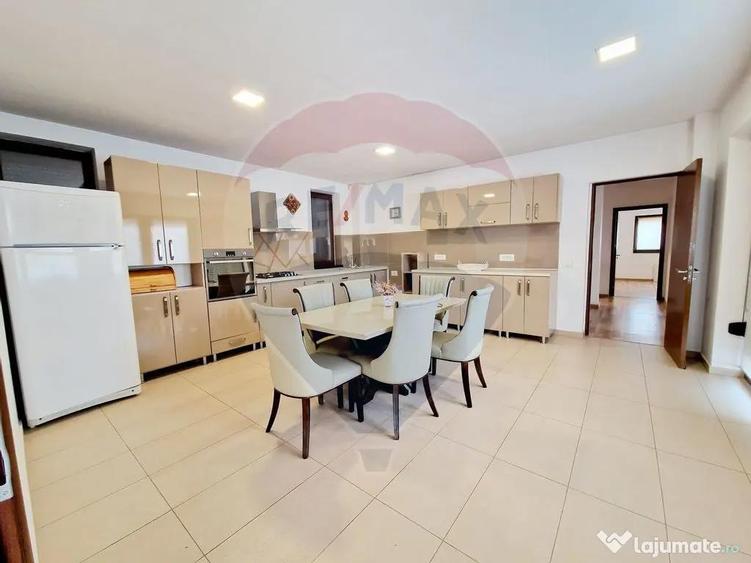 Casă cu 4 camere cu Teren 1065 Mp în Preajba