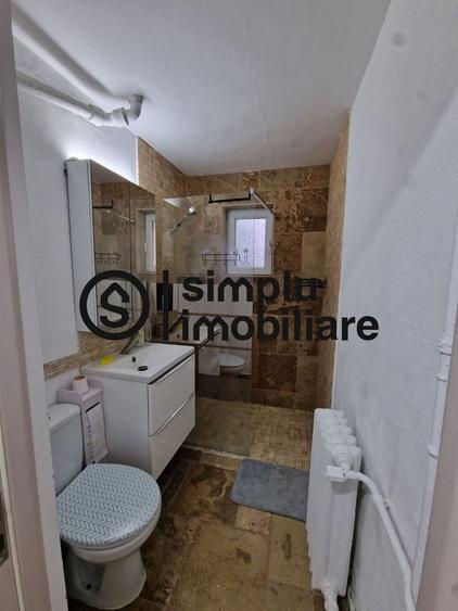 Apartament cu 3 camere semidecomandat în 1 Mai