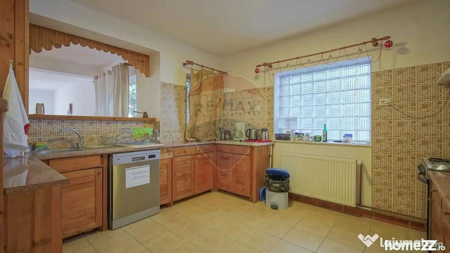 Casă cu 7 camere cu Teren 596 Mp în Poiana Brașov