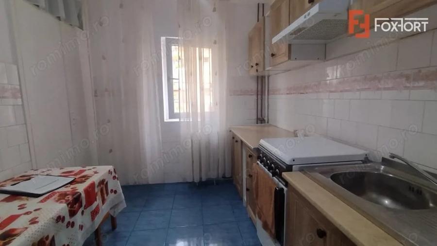 Apartament cu 3 camere semidecomandat, mobilat în Lipovei