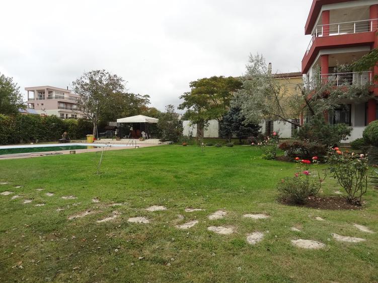 Casă individuală cu 5 camere cu Piscina în Palazu Mare