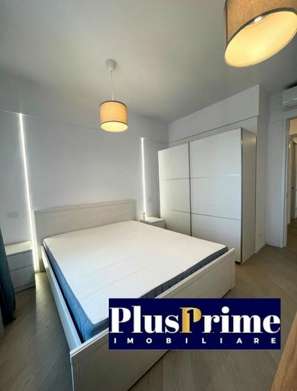Apartament cu 4 camere semidecomandat în Tineretului